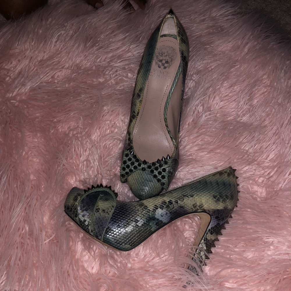 Shoes - Picture 2 of 4